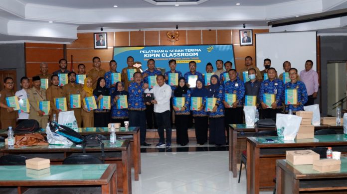 Bantuan ABM untuk SMA dan SMK di Jawa Timur
