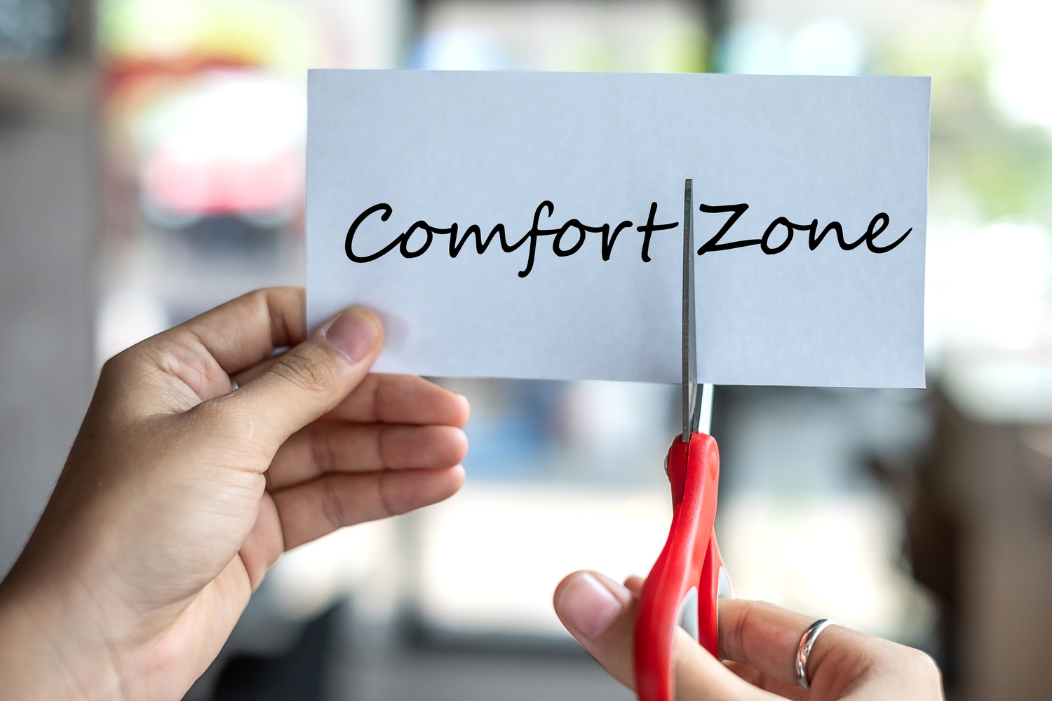 Kertas bertuliskan comfort zone atau zona nyaman (Sumber: Envato)