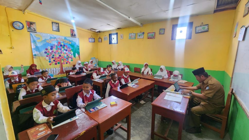 Pembelajaran Digital Tanpa Internet di MI Ar-Rahman, Wamena, Papua Pegunungan