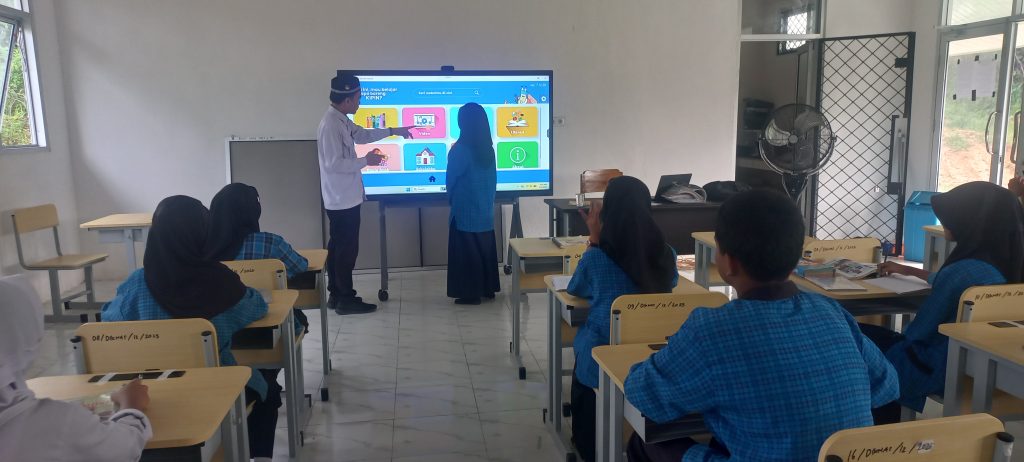 Digitalisasi Pembelajaran Tanpa Internet di SMP Negeri 2 Merapi Timur dari Dinas Pendidikan Kabupaten Lahat