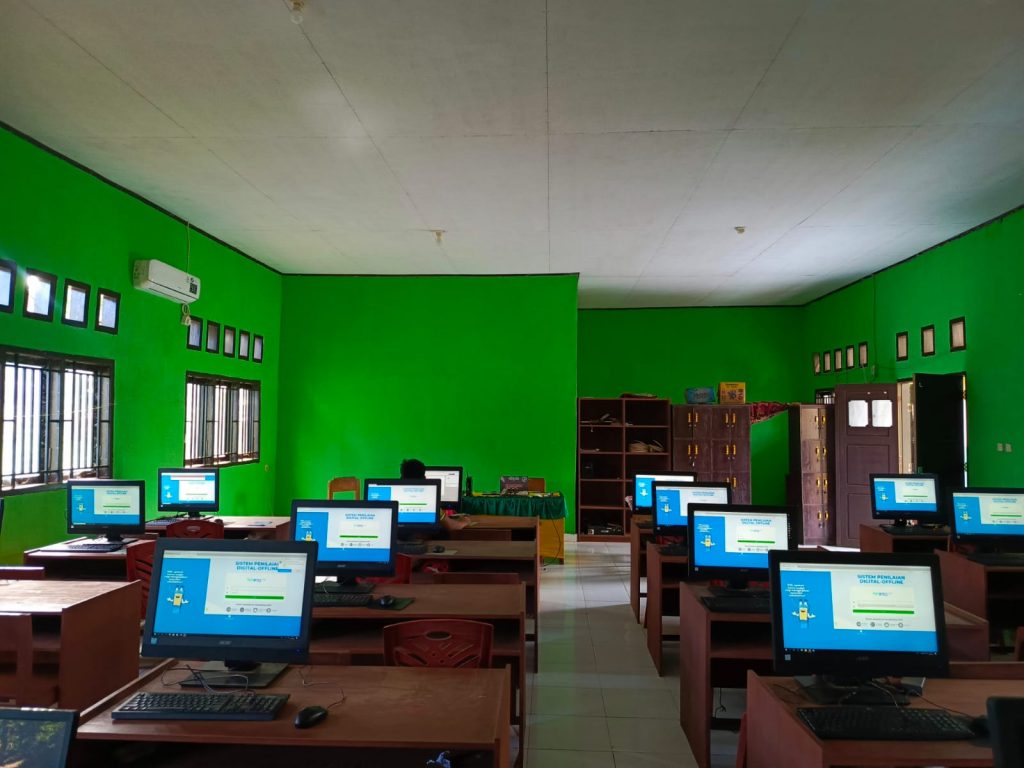 Asesmen Sekolah Berbasis Digital di SMPN 1 Langgikima Konawe Utara