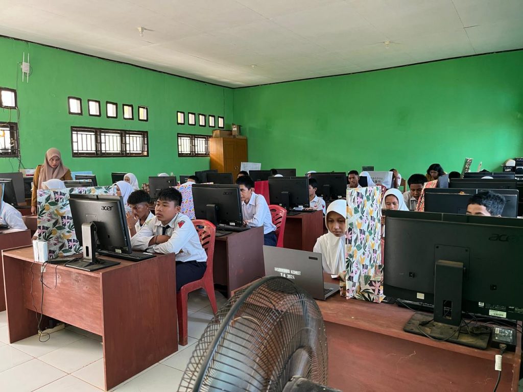 SMPN 1 Langgikima di Kabupaten Konawe Utara Sukses Buktikan Digitalisasi Sekolah Bisa Berjalan Tanpa Internet