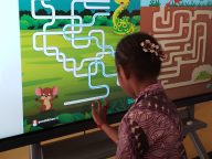 Melampaui Batas Sinyal: Menghidupkan Papan Digital di Papua Tanpa Ketergantungan Internet