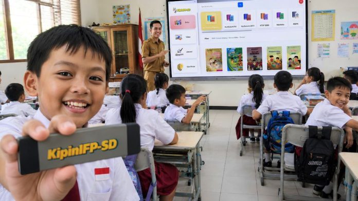 Cara Mengubah 145 Ribu IFP di SD Menjadi Perpustakaan Digital Tanpa Internet
