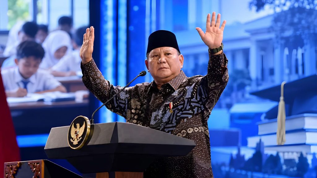 Presiden Prabowo Subianto saat menyampaikan komitmen pemerintah untuk mewujudkan pendidikan negeri gratis dari jenjang SD hingga perguruan tinggi. (Dok. BeritaWisata.com/RaufNuryama)