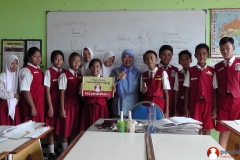 kegiatan-belajar-mengajar-siswa-di-surabaya01