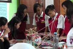 kegiatan-belajar-mengajar-siswa-di-surabaya02