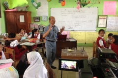 kegiatan-belajar-siswa-SD-surabaya12