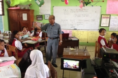 kegiatan-belajar-siswa-SD-surabaya13