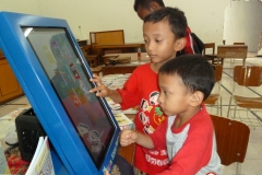kios-pintar-membantu-pelajar-indonesia-mendapatkan-pembelajaran-tambahan-untuk-meningkatkan-pengetahuan-sekolah01