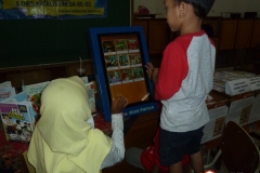 kios-pintar-membantu-pelajar-indonesia-mendapatkan-pembelajaran-tambahan-untuk-meningkatkan-pengetahuan-sekolah08