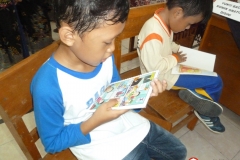 membaca-komik-pendidikan-bacaan-literasi-indonesia04