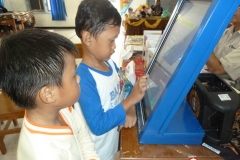 membaca-komik-pendidikan-bacaan-literasi-indonesia08