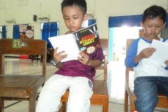 membaca-komik-pendidikan-bacaan-literasi-indonesia15