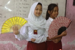 siswa-sd-belajar-tari-tradisional