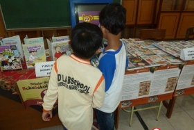 anak-anak-bersama-kios-pintar-pendidikan-digital-indonesia05