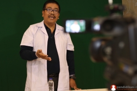 guru-biologi-sma-memproduksi-video-pendidikan10