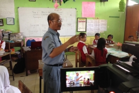 kegiatan-belajar-siswa-SD-surabaya11