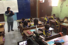 kegiatan-belajar-siswa-SD-surabaya18