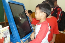 kios-pintar-membantu-pelajar-indonesia-mendapatkan-pembelajaran-tambahan-untuk-meningkatkan-pengetahuan-sekolah02