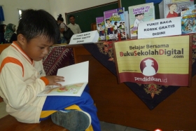 membaca-komik-pendidikan-bacaan-literasi-indonesia01