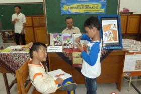 membaca-komik-pendidikan-bacaan-literasi-indonesia02