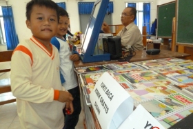 membaca-komik-pendidikan-bacaan-literasi-indonesia09