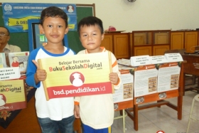 membaca-komik-pendidikan-bacaan-literasi-indonesia10