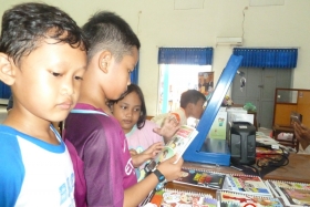membaca-komik-pendidikan-bacaan-literasi-indonesia11