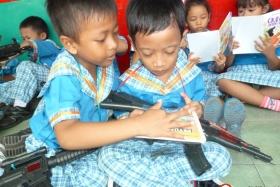 murid-TK-membaca-komik-komik-literasi-pendidikan05