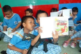 murid-TK-membaca-komik-komik-literasi-pendidikan15