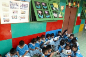 murid-TK-membaca-komik-komik-literasi-pendidikan17