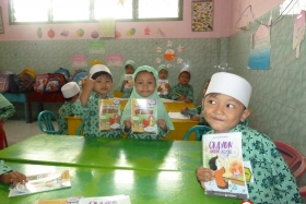 murid-TK-membaca-komik-komik-literasi-pendidikan20
