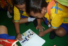 murid-TK-membaca-komik-komik-literasi-pendidikan32