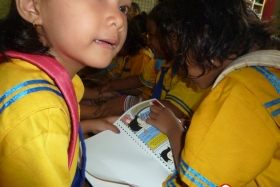 murid-TK-membaca-komik-komik-literasi-pendidikan35