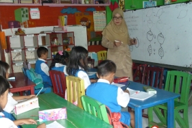 pelajar-tk-membaca-komik-literasi-anak-seri-moral-dan-kesehatan06