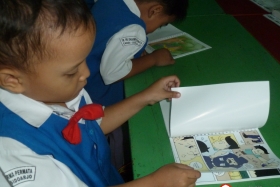 pelajar-tk-membaca-komik-literasi-anak-seri-moral-dan-kesehatan10
