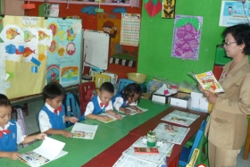 pelajar-tk-membaca-komik-literasi-anak-seri-moral-dan-kesehatan11