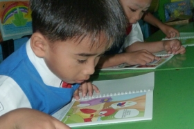 pelajar-tk-membaca-komik-literasi-anak-seri-moral-dan-kesehatan14
