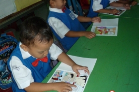pelajar-tk-membaca-komik-literasi-anak-seri-moral-dan-kesehatan15