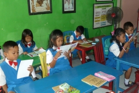 pelajar-tk-membaca-komik-literasi-anak-seri-moral-dan-kesehatan18