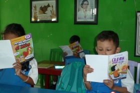 pelajar-tk-membaca-komik-literasi-anak-seri-moral-dan-kesehatan19