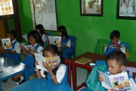 pelajar-tk-membaca-komik-literasi-anak-seri-moral-dan-kesehatan22