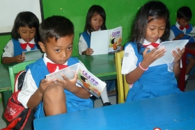 pelajar-tk-membaca-komik-literasi-anak-seri-moral-dan-kesehatan24