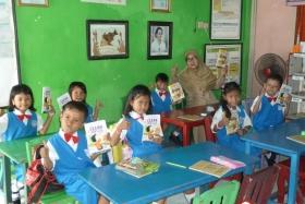 pelajar-tk-membaca-komik-literasi-anak-seri-moral-dan-kesehatan30