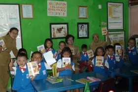 pelajar-tk-membaca-komik-literasi-anak-seri-moral-dan-kesehatan33