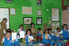pelajar-tk-membaca-komik-literasi-anak-seri-moral-dan-kesehatan34