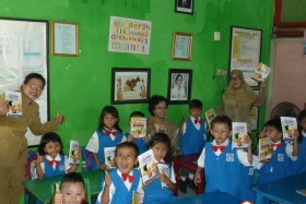 pelajar-tk-membaca-komik-literasi-anak-seri-moral-dan-kesehatan35