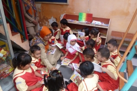 pelajar-tk-membaca-komik-literasi-anak-seri-moral-dan-kesehatan36