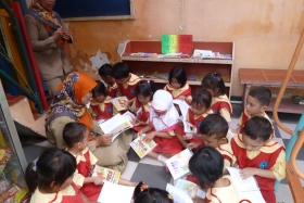 pelajar-tk-membaca-komik-literasi-anak-seri-moral-dan-kesehatan37